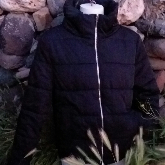 Black Juniors Puffer Jacket - Picture 2 of 3